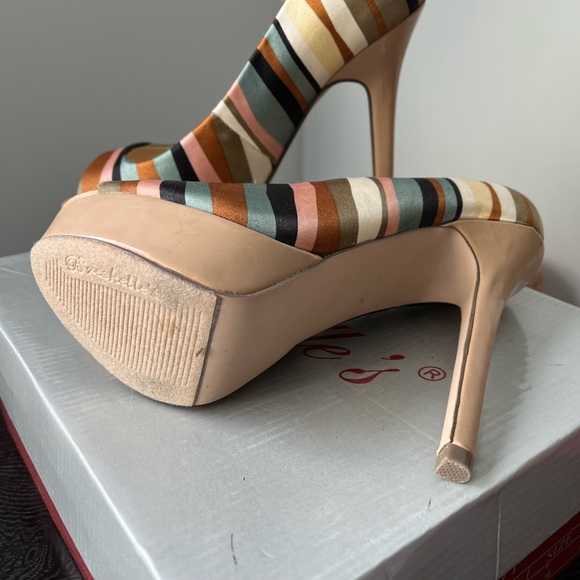 Open Toes Striped Heels - Picture 4 of 7